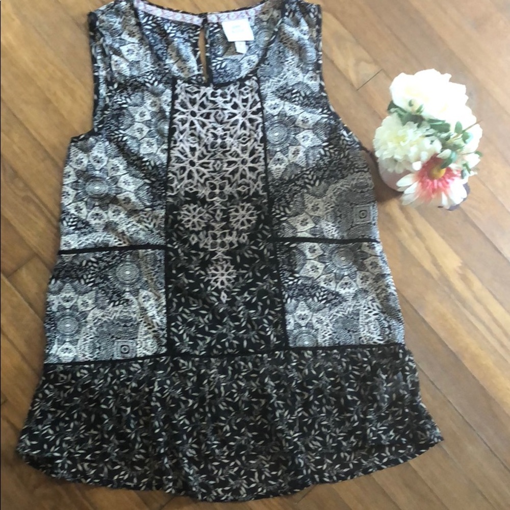Flowy tank